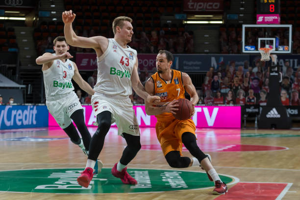 他还积极帮 他还积极帮