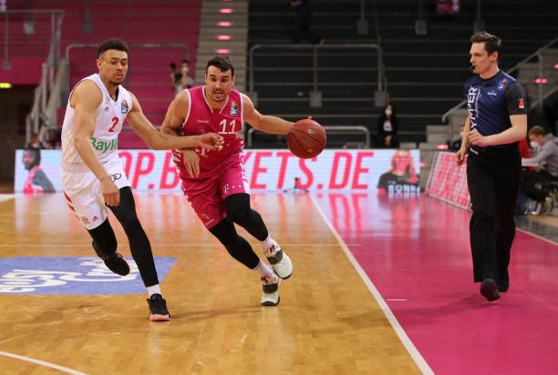 在开场不久 在开场不久